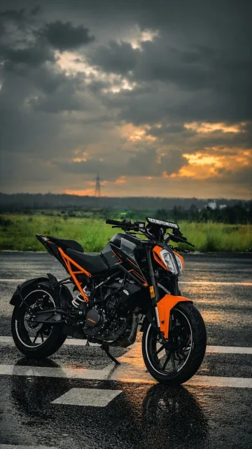 تابلوی KTM Duke، تمرد بر جاده‌ی مرطوب